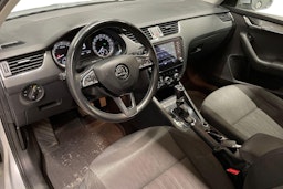 harmaa Skoda Octavia 2018 kuva 7.