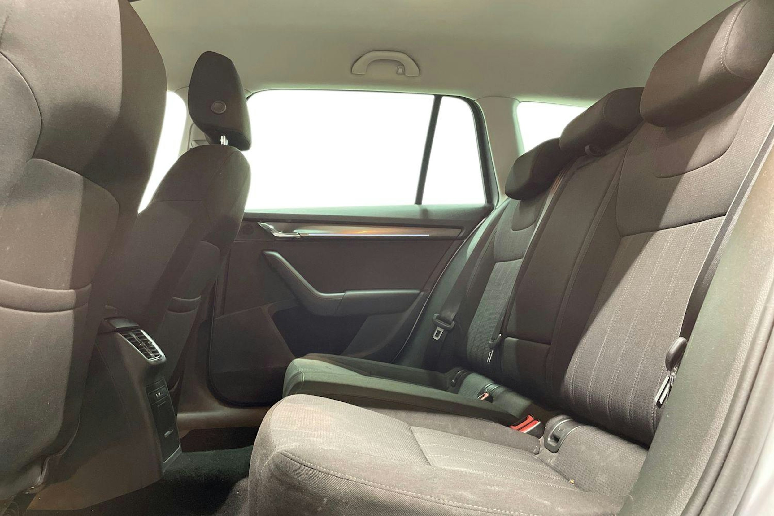 harmaa Skoda Octavia 2018 kuva 10.