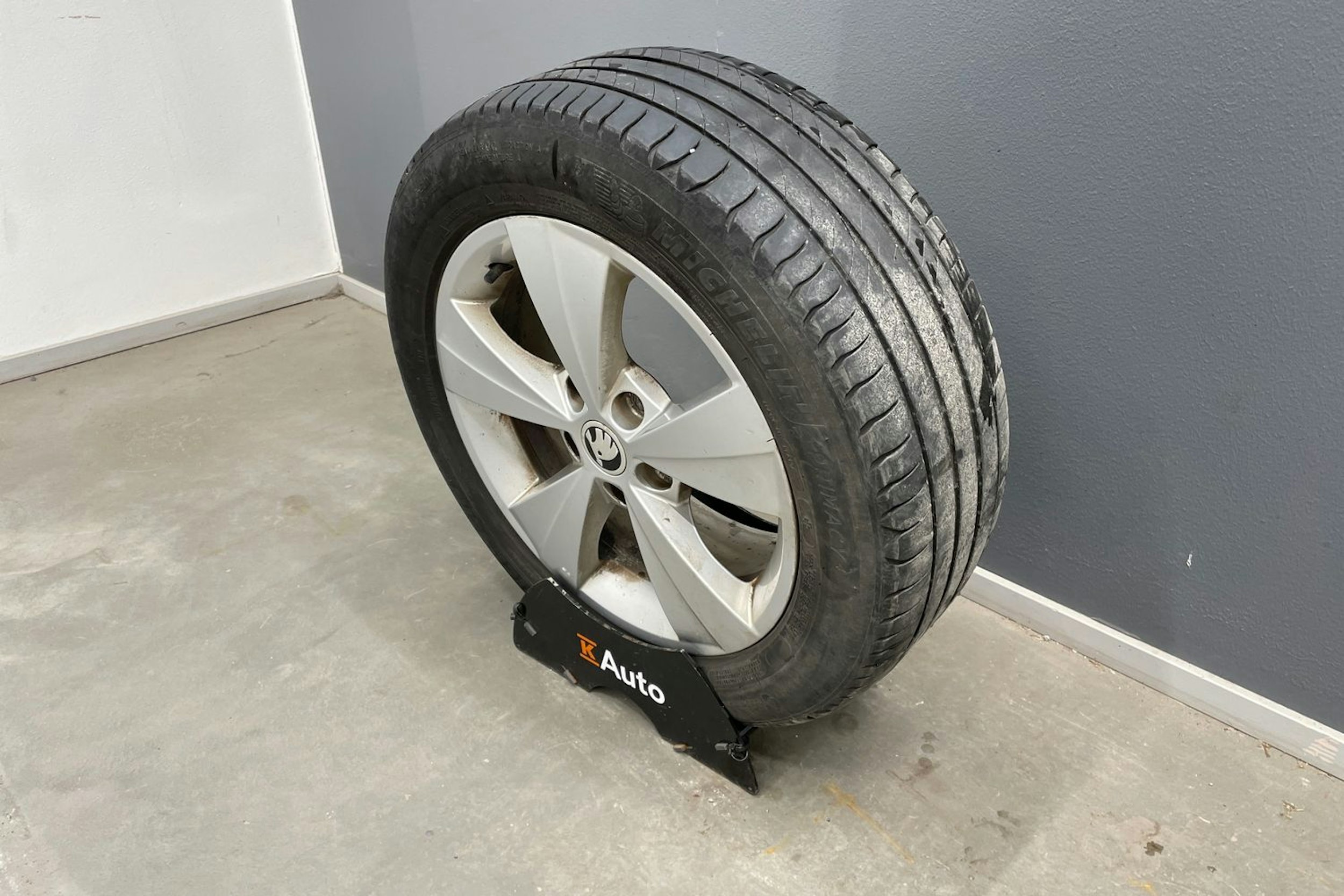 harmaa Skoda Octavia 2018 kuva 14.