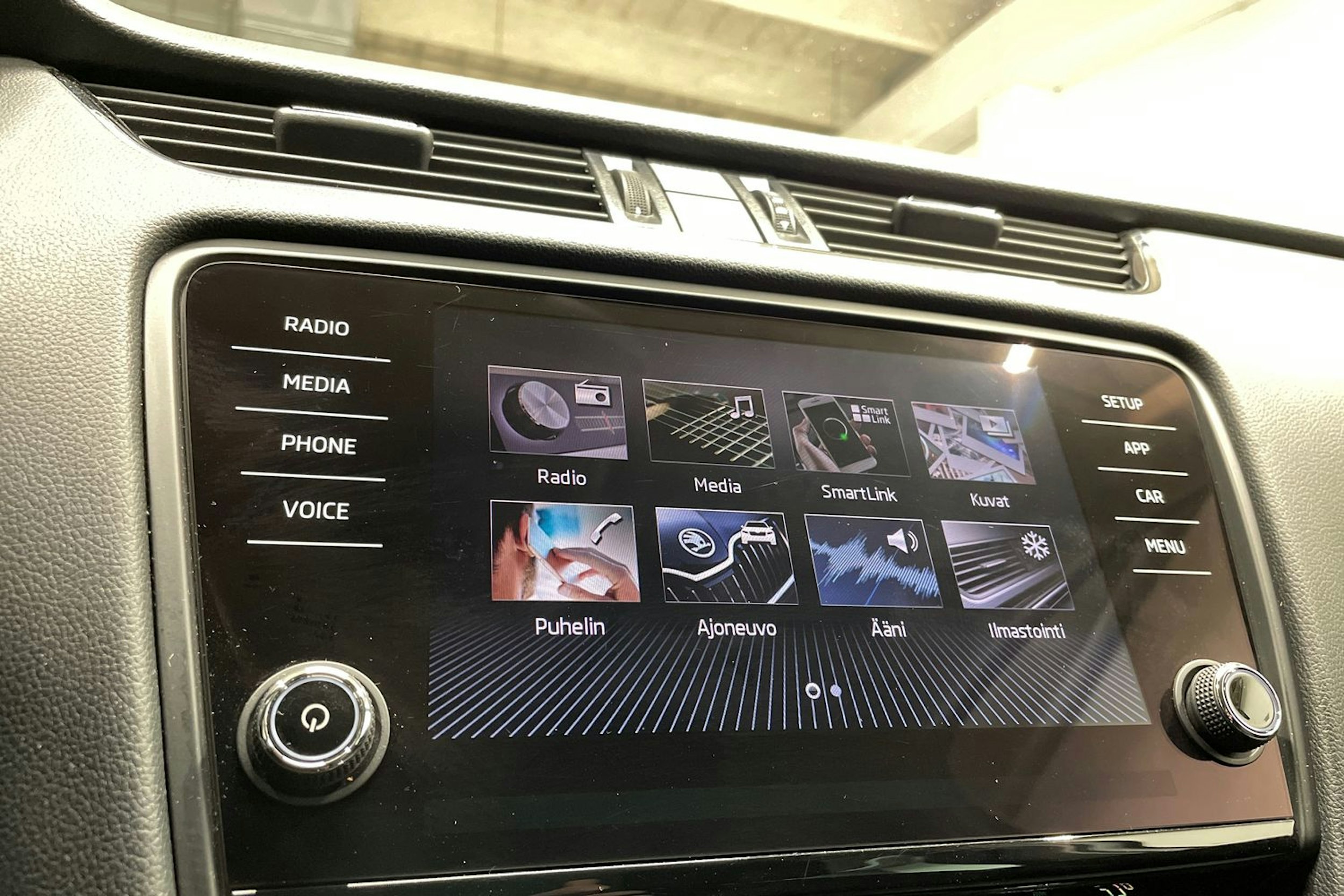 harmaa Skoda Octavia 2018 kuva 17.