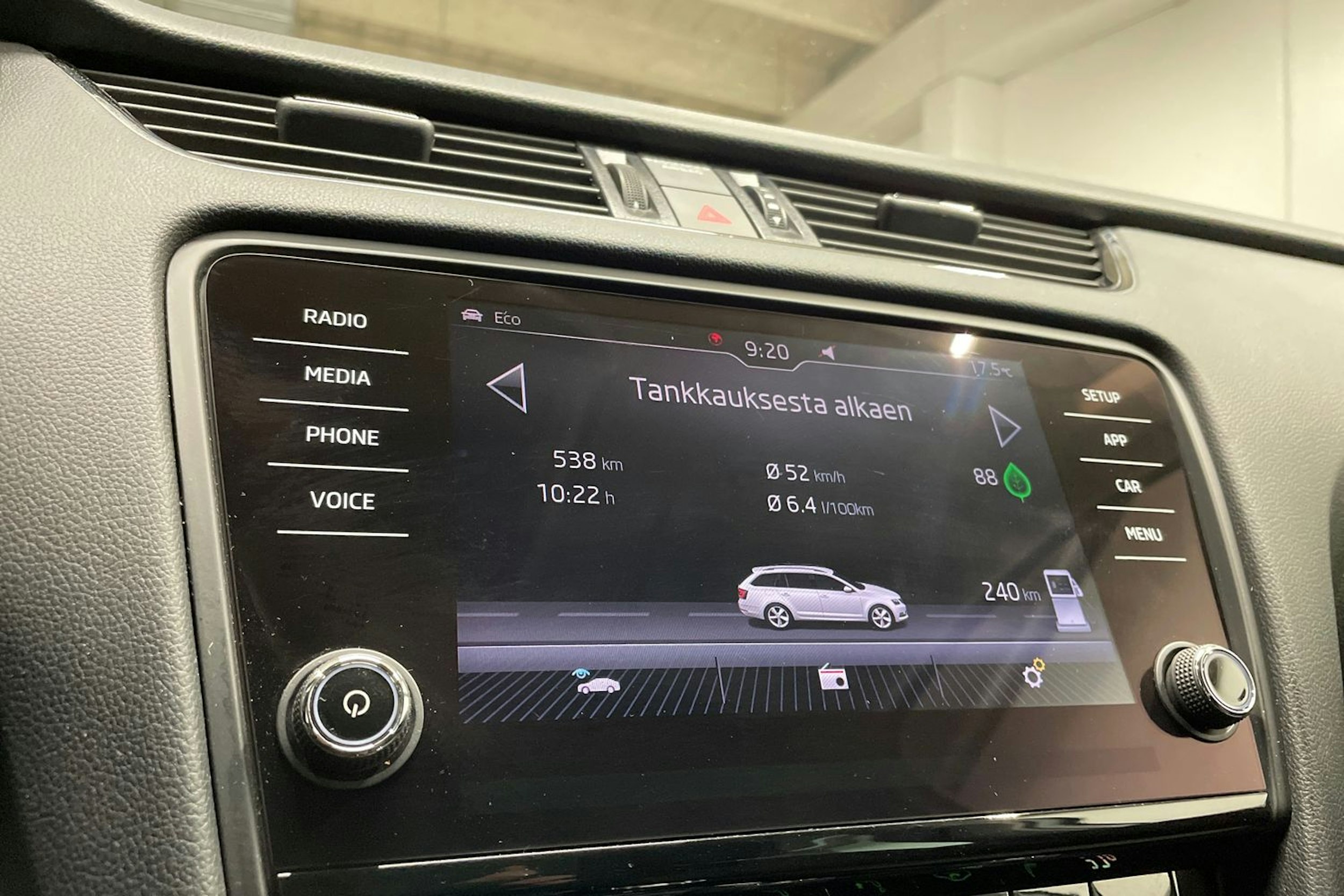 harmaa Skoda Octavia 2018 kuva 18.