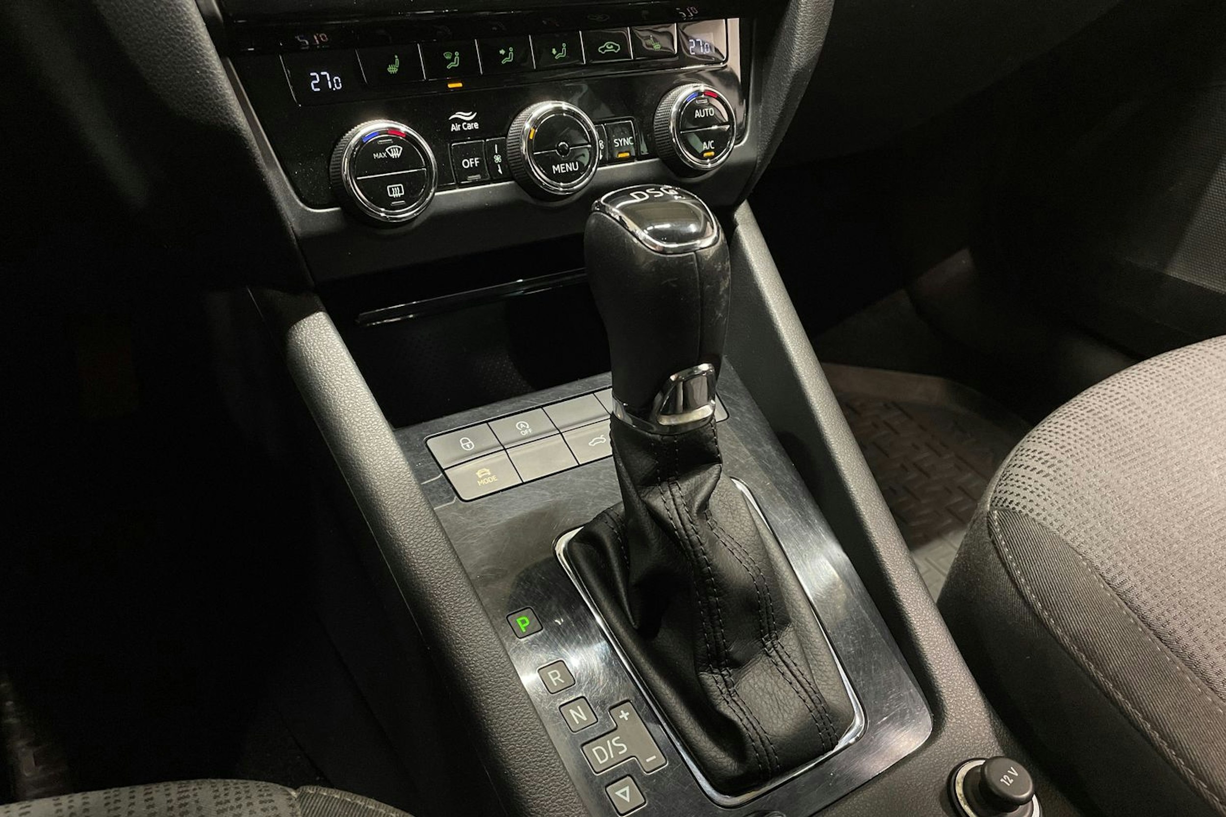 harmaa Skoda Octavia 2018 kuva 21.