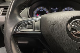 harmaa Skoda Octavia 2018 kuva 22.