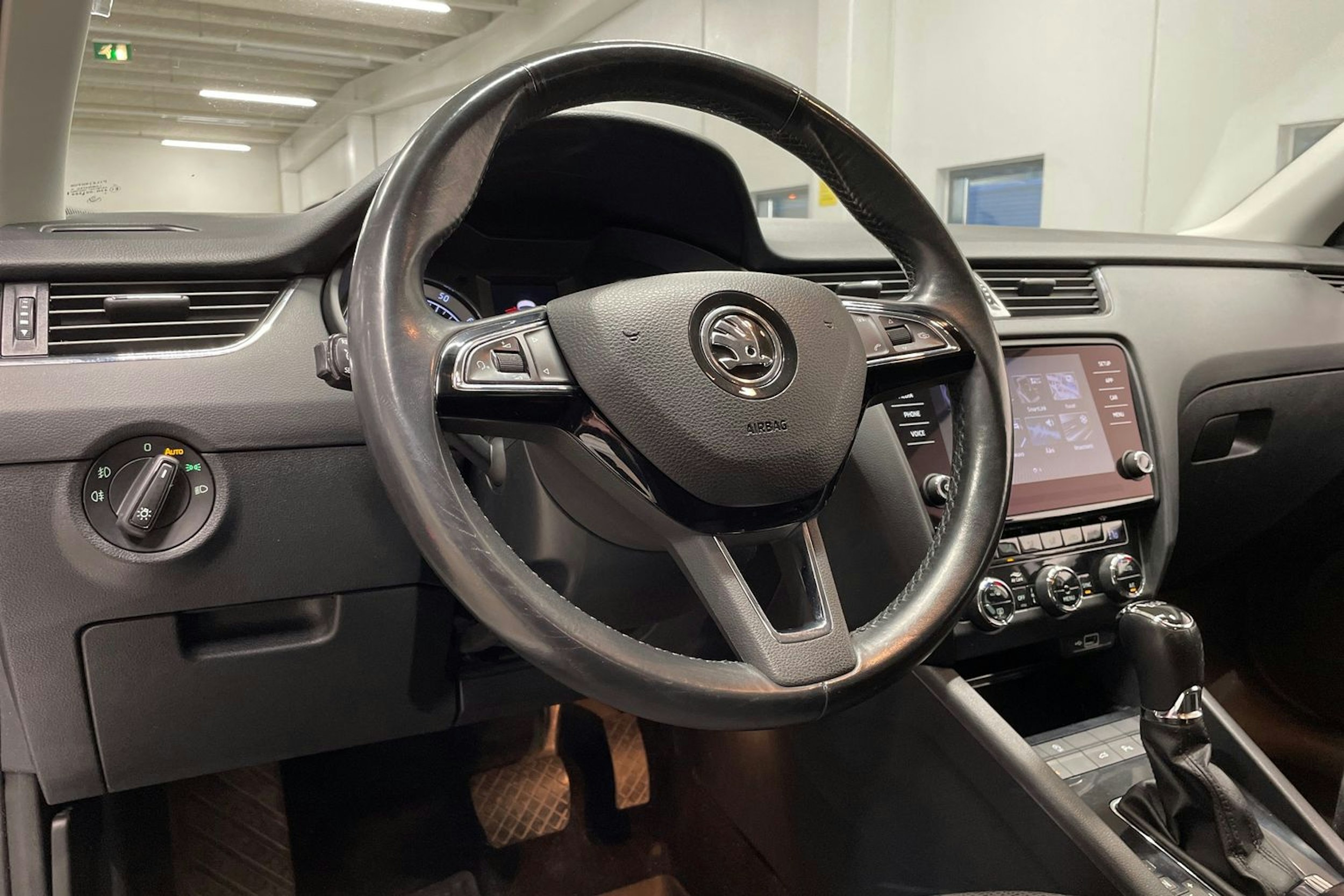 harmaa Skoda Octavia 2018 kuva 26.