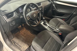 valkoinen Skoda Octavia 2018 kuva 3.