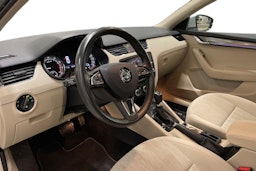 valkoinen Skoda Octavia 2018 kuva 7.