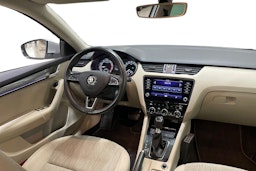 valkoinen Skoda Octavia 2018 kuva 9.