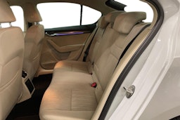 valkoinen Skoda Octavia 2018 kuva 10.