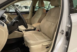 valkoinen Skoda Octavia 2018 kuva 14.