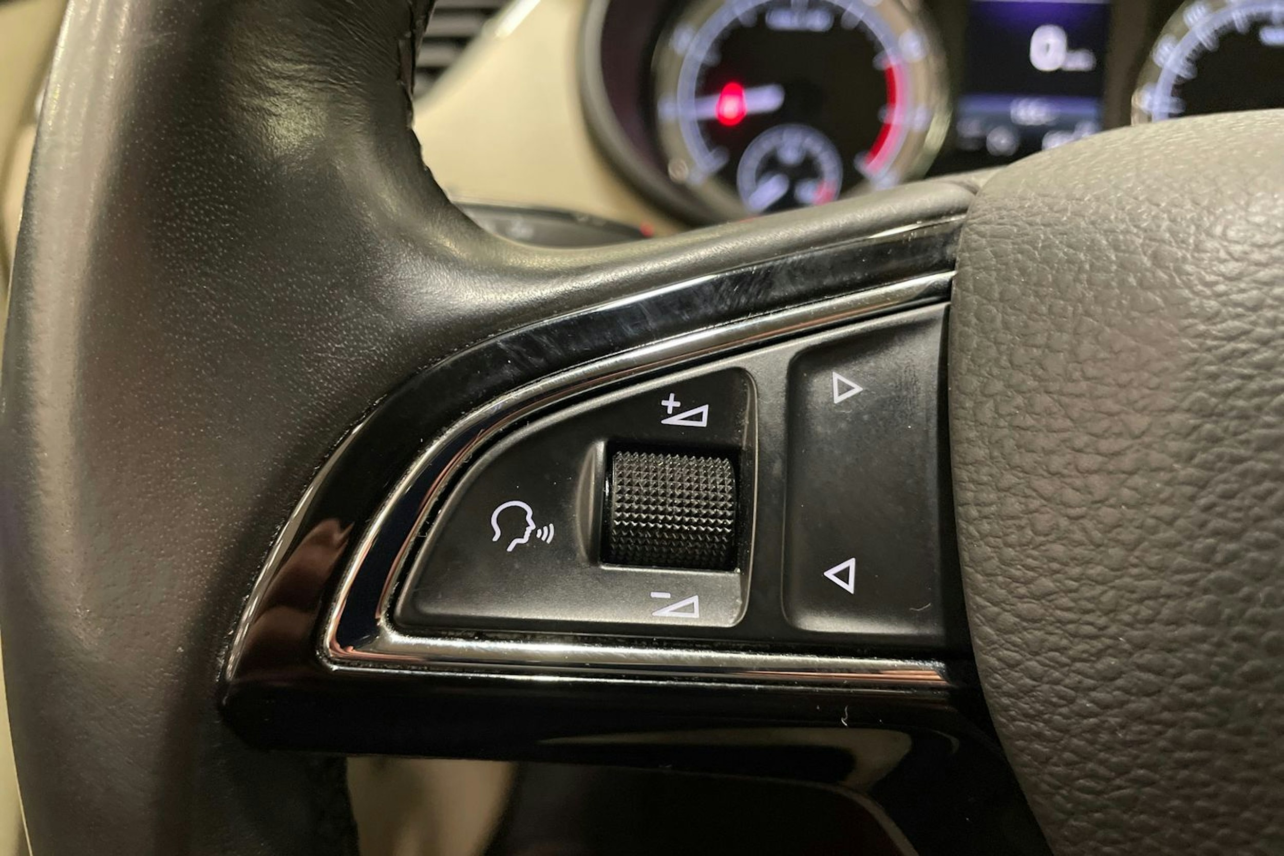 valkoinen Skoda Octavia 2018 kuva 17.