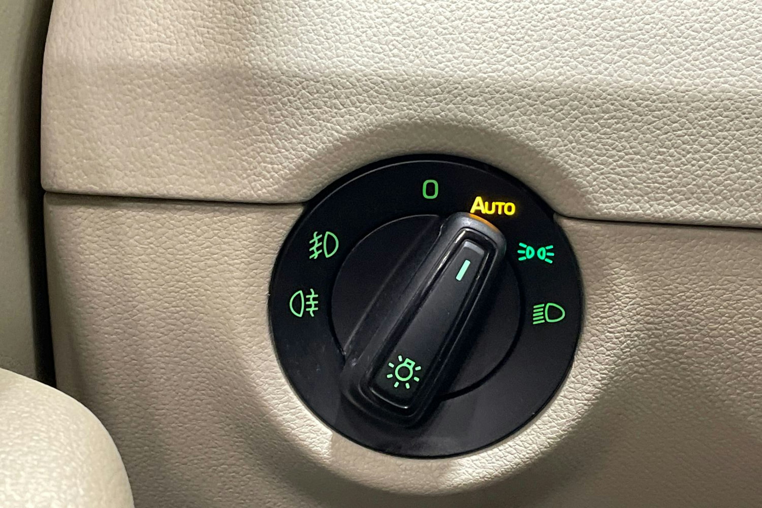 valkoinen Skoda Octavia 2018 kuva 19.