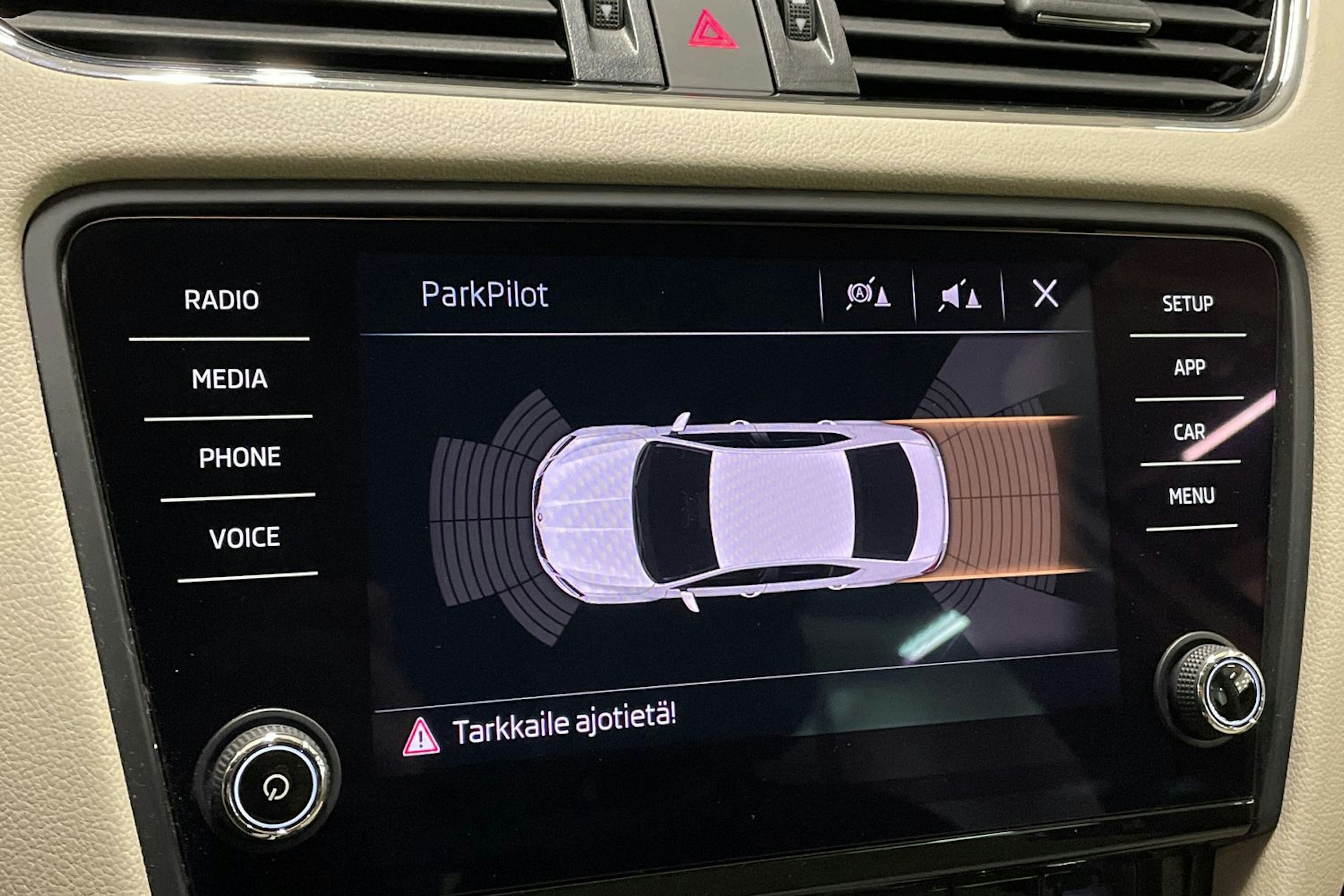 valkoinen Skoda Octavia 2018 kuva 20.