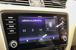 valkoinen Skoda Octavia 2018 kuva 22.