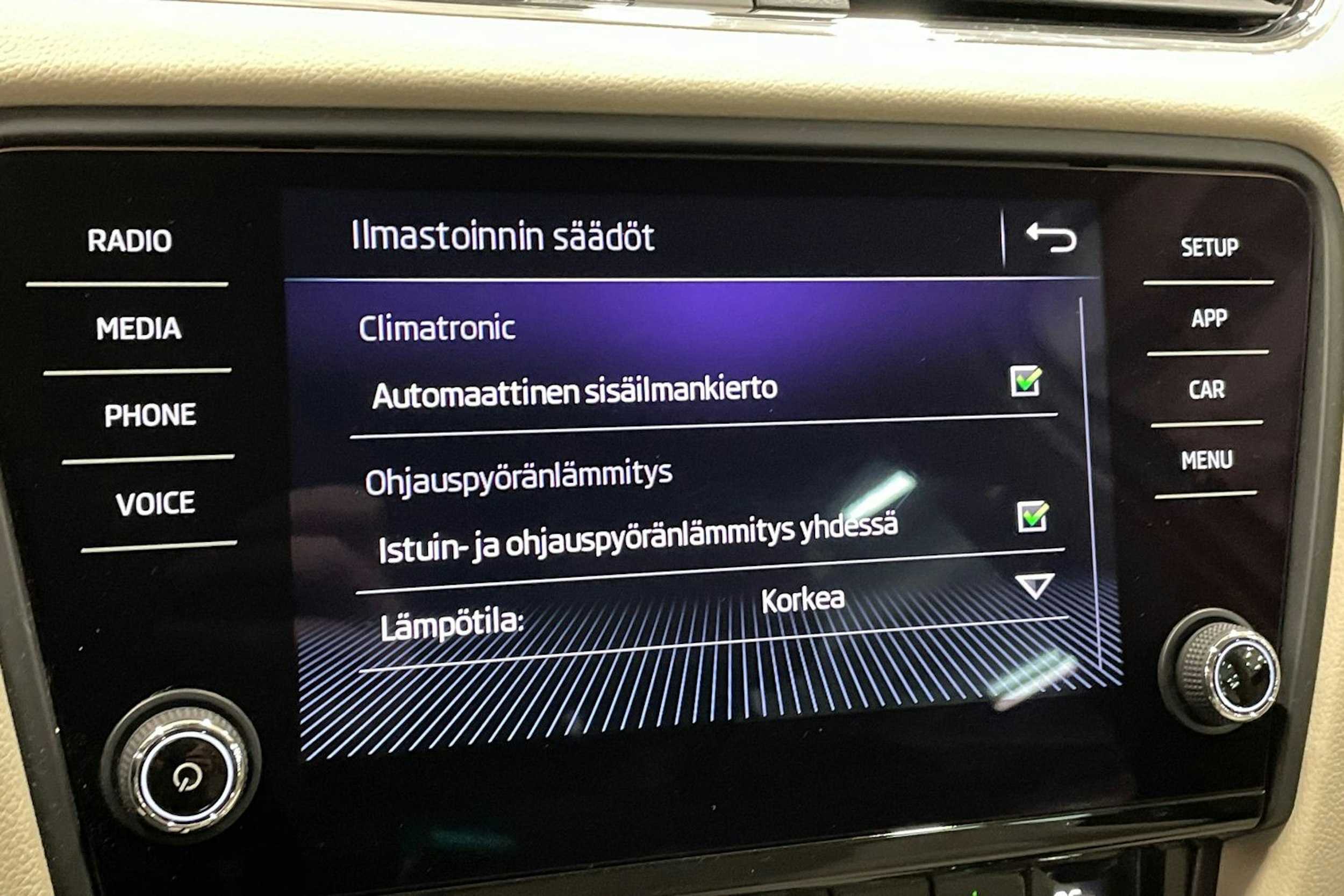 valkoinen Skoda Octavia 2018 kuva 25.