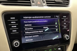 valkoinen Skoda Octavia 2018 kuva 26.