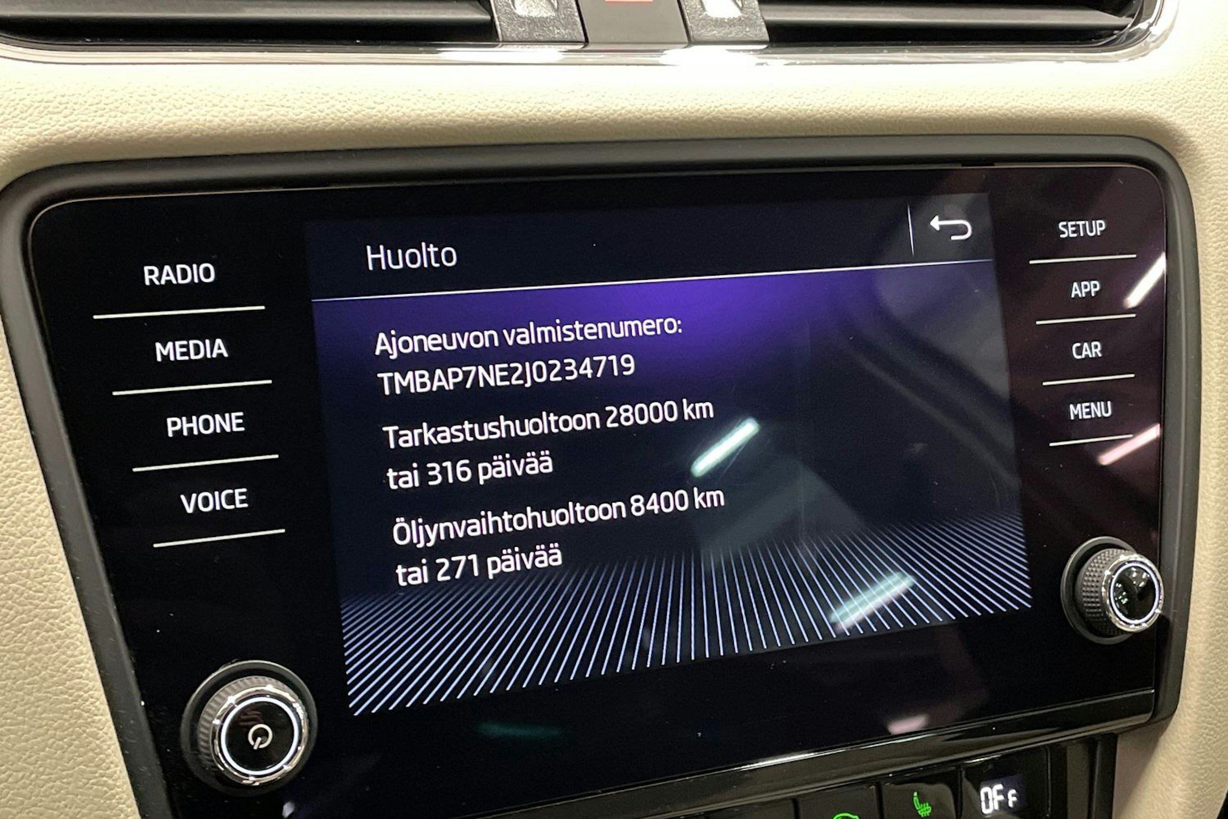 valkoinen Skoda Octavia 2018 kuva 27.