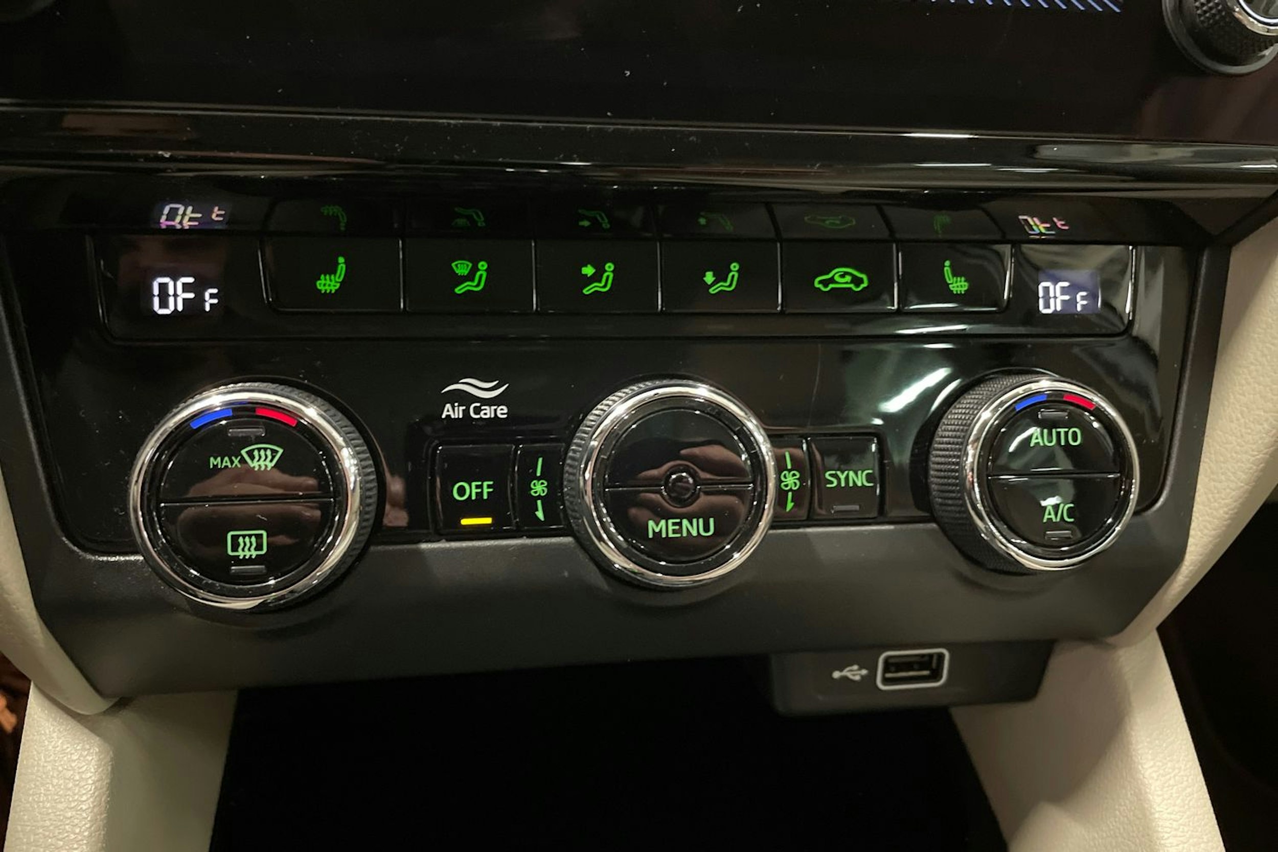 valkoinen Skoda Octavia 2018 kuva 28.