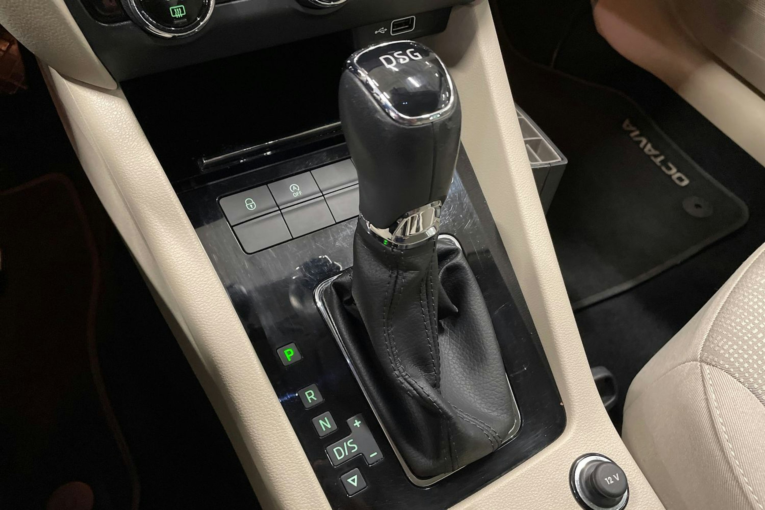 valkoinen Skoda Octavia 2018 kuva 30.