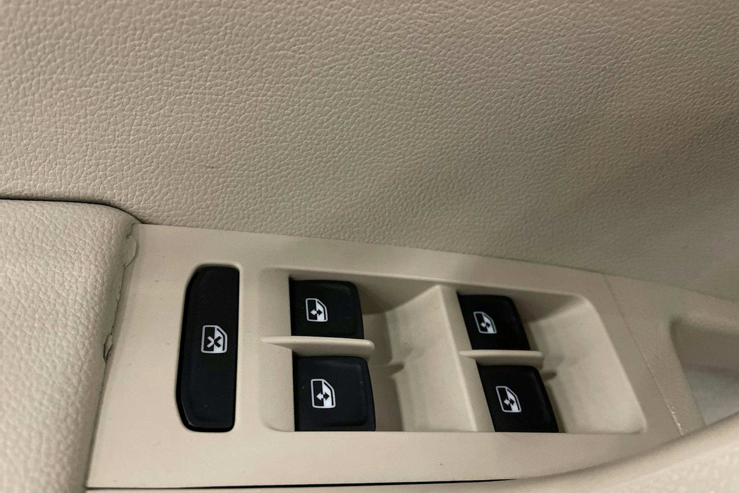 valkoinen Skoda Octavia 2018 kuva 33.