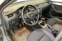 harmaa Skoda Octavia 2018 kuva 3.