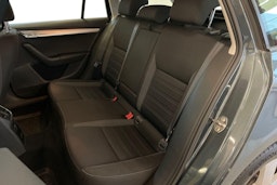 harmaa Skoda Octavia 2018 kuva 10.