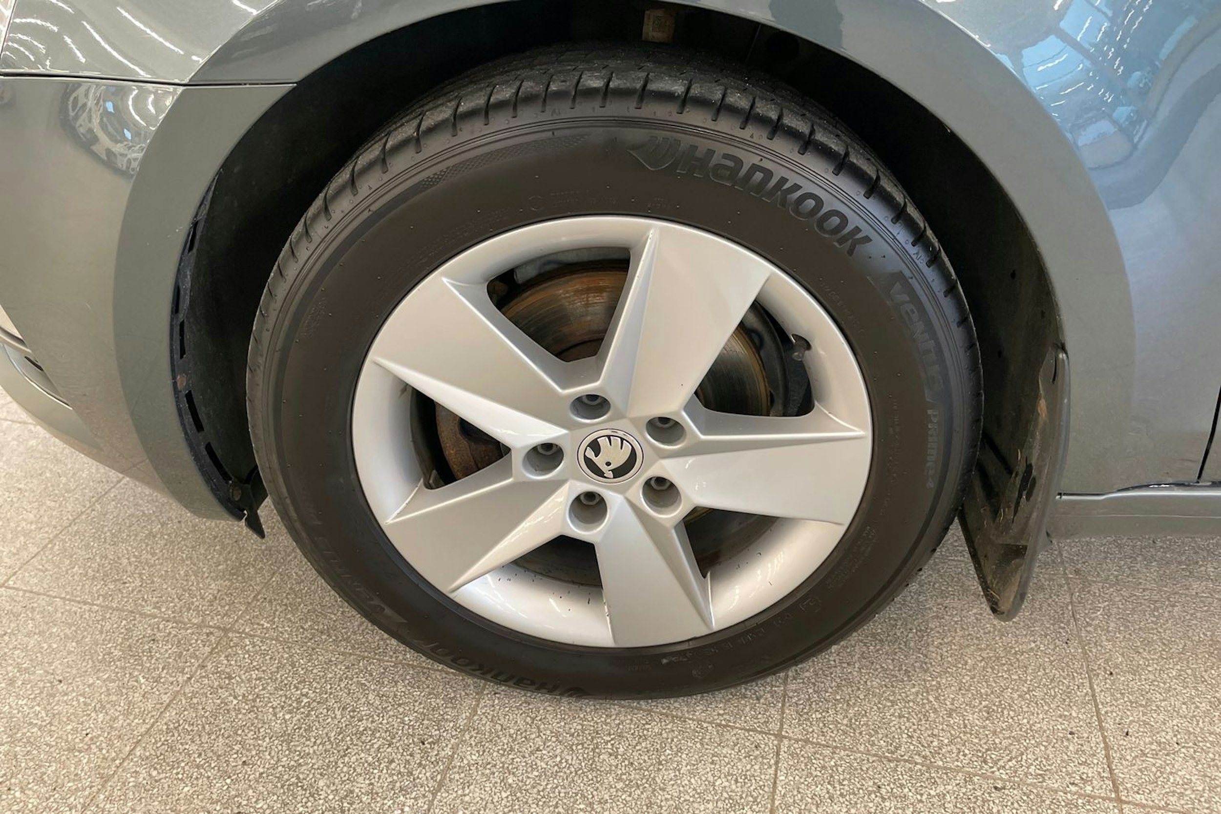 harmaa Skoda Octavia 2018 kuva 11.