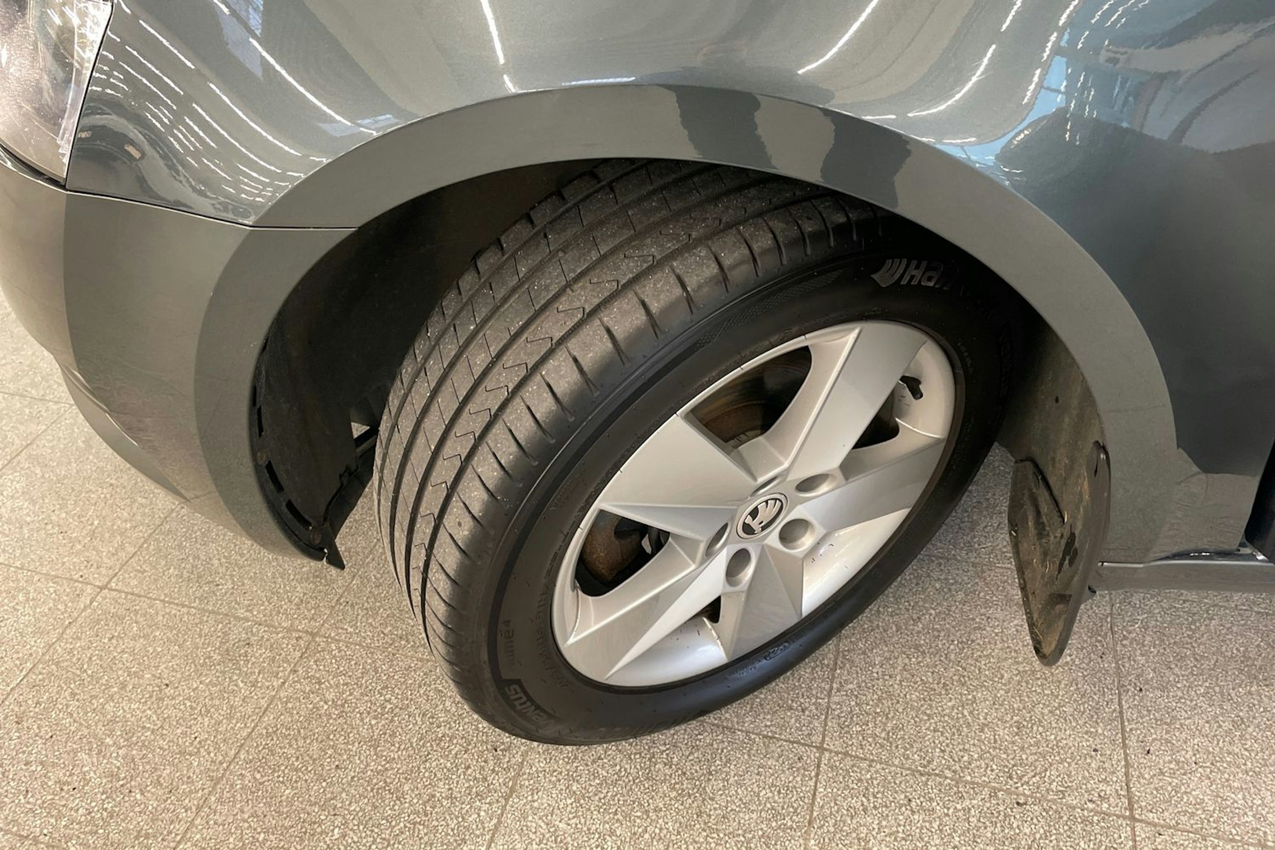 harmaa Skoda Octavia 2018 kuva 13.