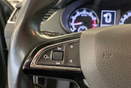 harmaa Skoda Octavia 2018 kuva 14.