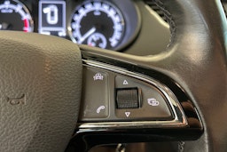 harmaa Skoda Octavia 2018 kuva 15.
