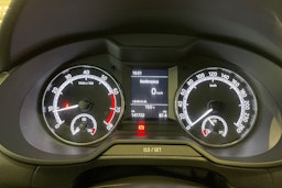 harmaa Skoda Octavia 2018 kuva 16.