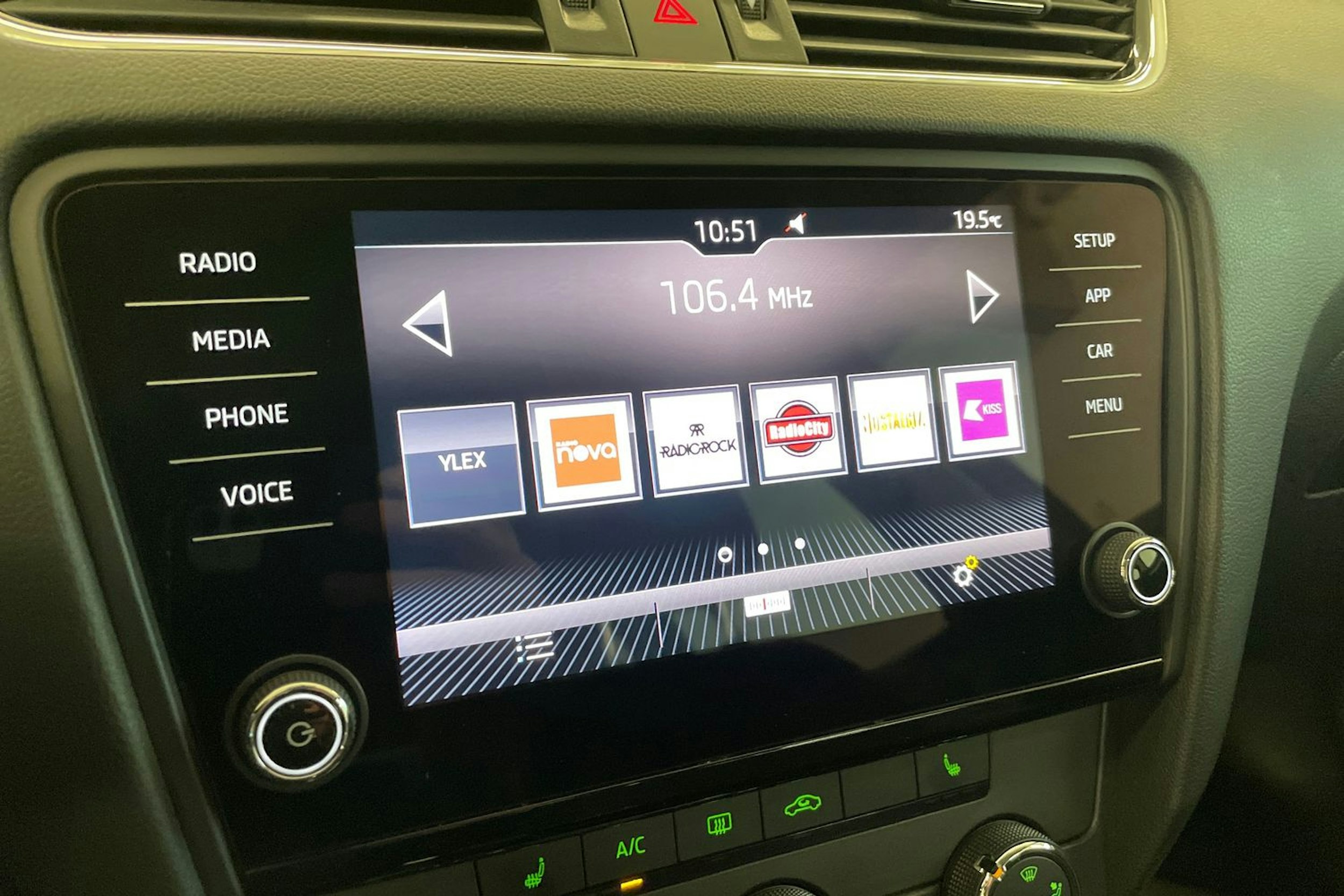 harmaa Skoda Octavia 2018 kuva 18.