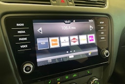 harmaa Skoda Octavia 2018 kuva 18.