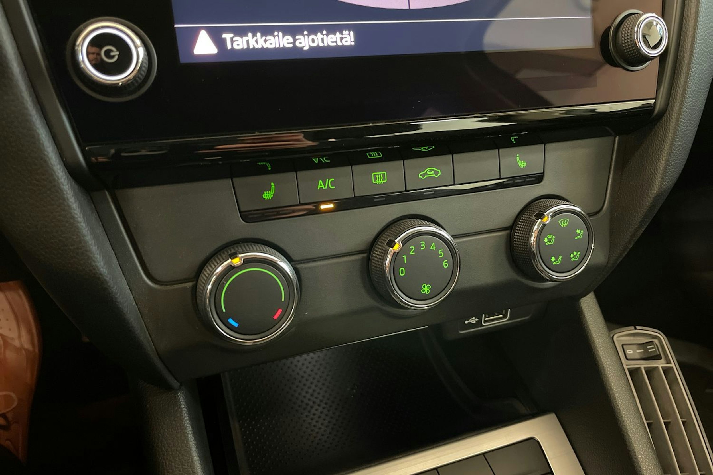 harmaa Skoda Octavia 2018 kuva 20.