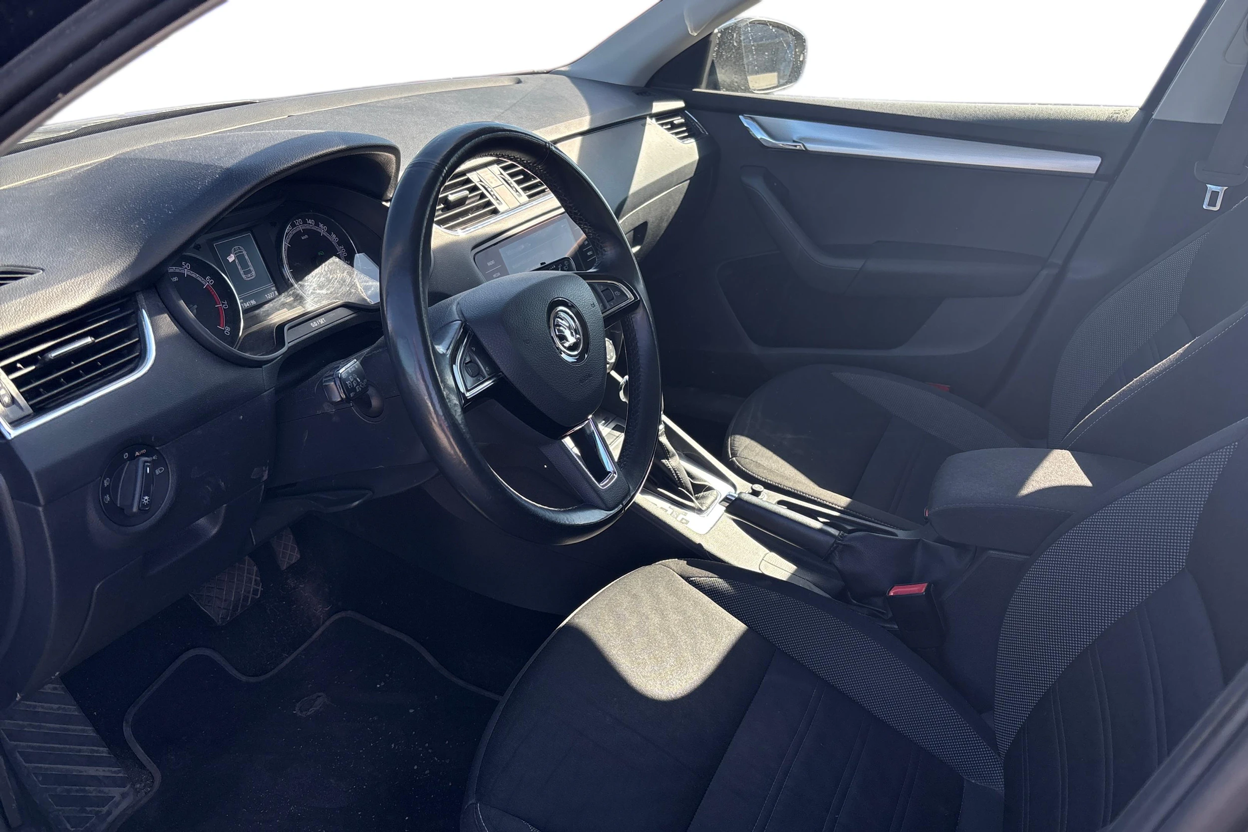 musta Skoda Octavia 2018 kuva 3.