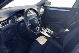 musta Skoda Octavia 2018 kuva 3.