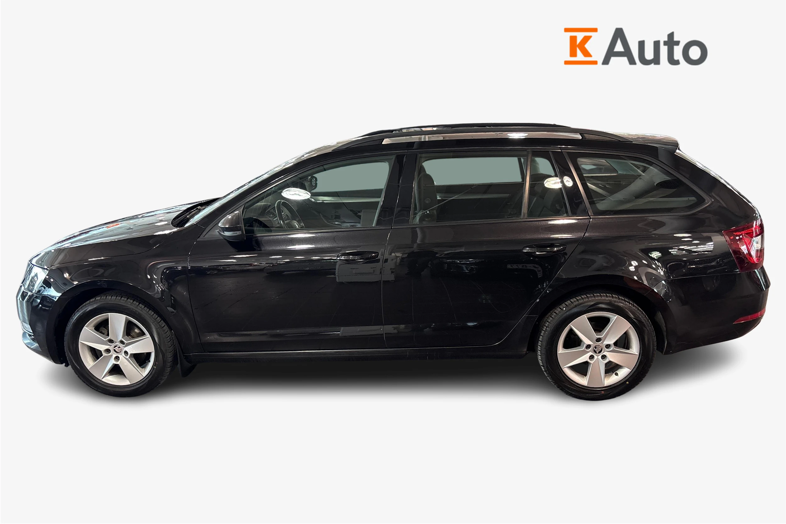musta Skoda Octavia 2018 kuva 7.