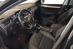 musta Skoda Octavia 2018 kuva 8.