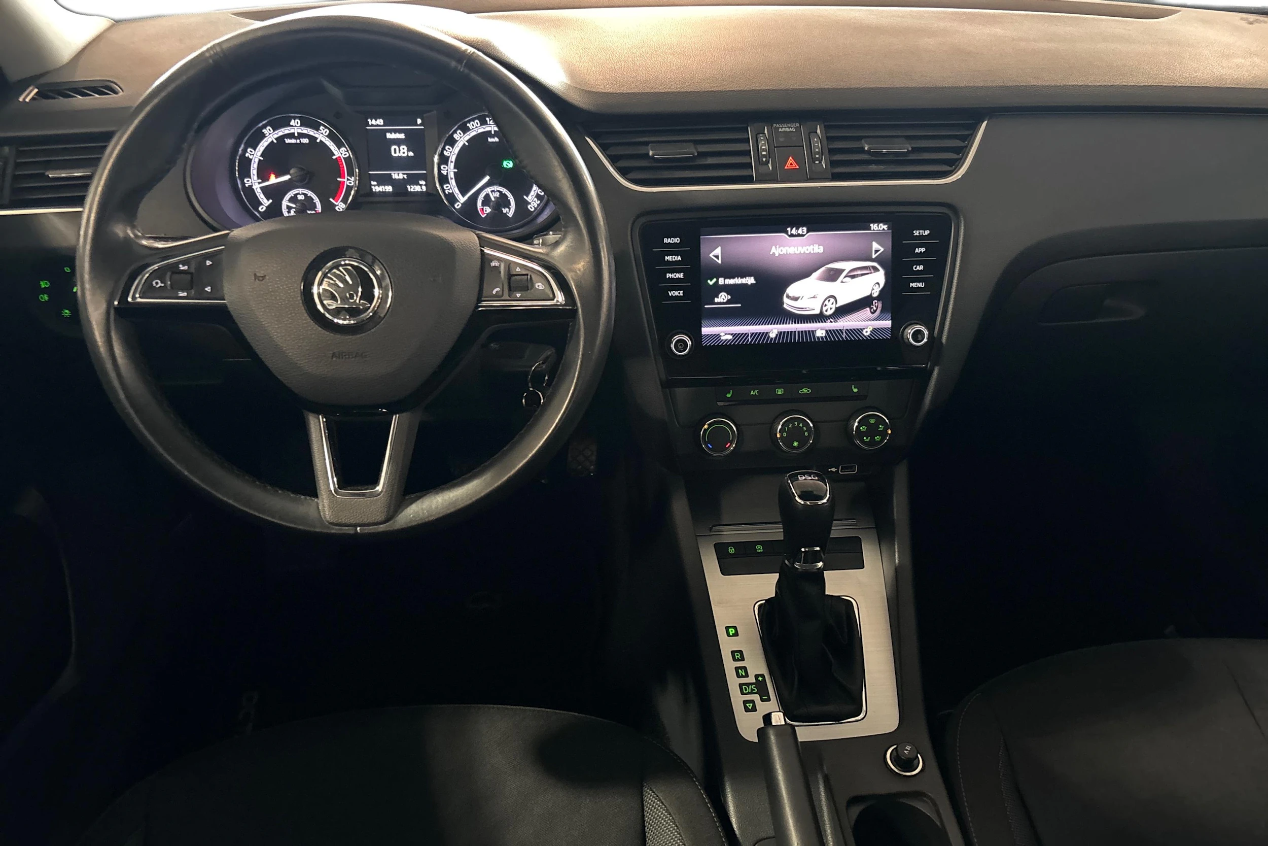 musta Skoda Octavia 2018 kuva 9.