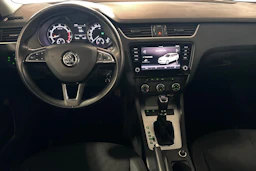 musta Skoda Octavia 2018 kuva 9.