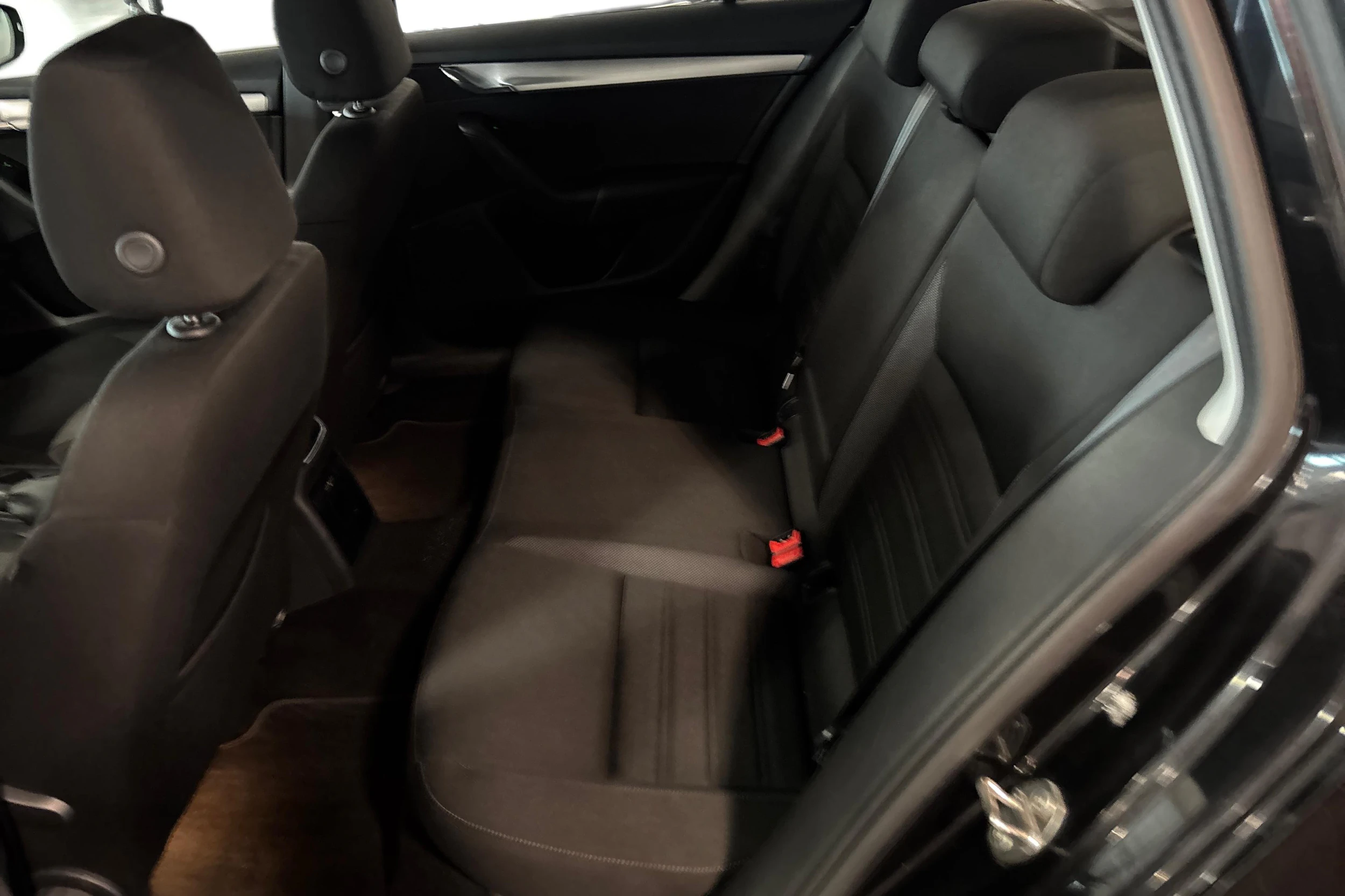 musta Skoda Octavia 2018 kuva 11.