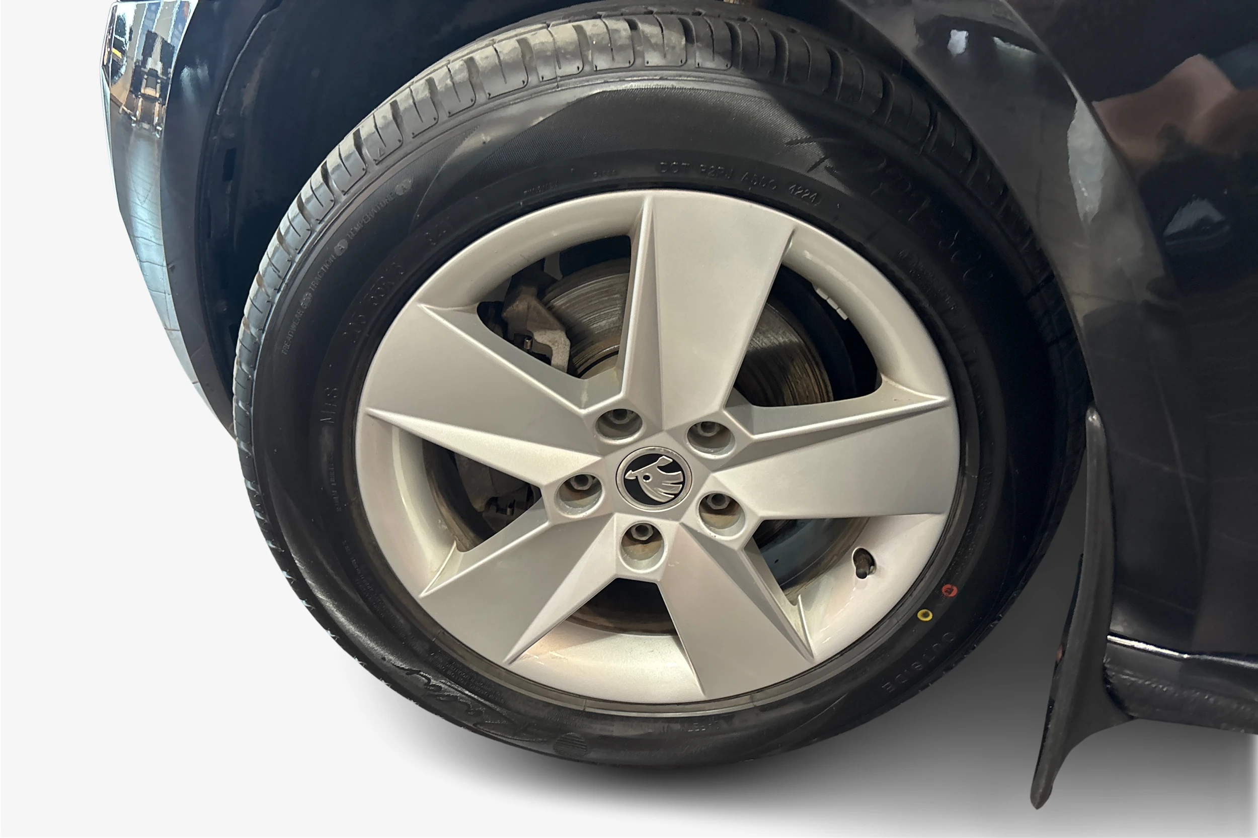 musta Skoda Octavia 2018 kuva 12.