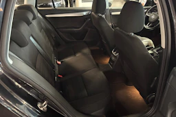 musta Skoda Octavia 2018 kuva 16.