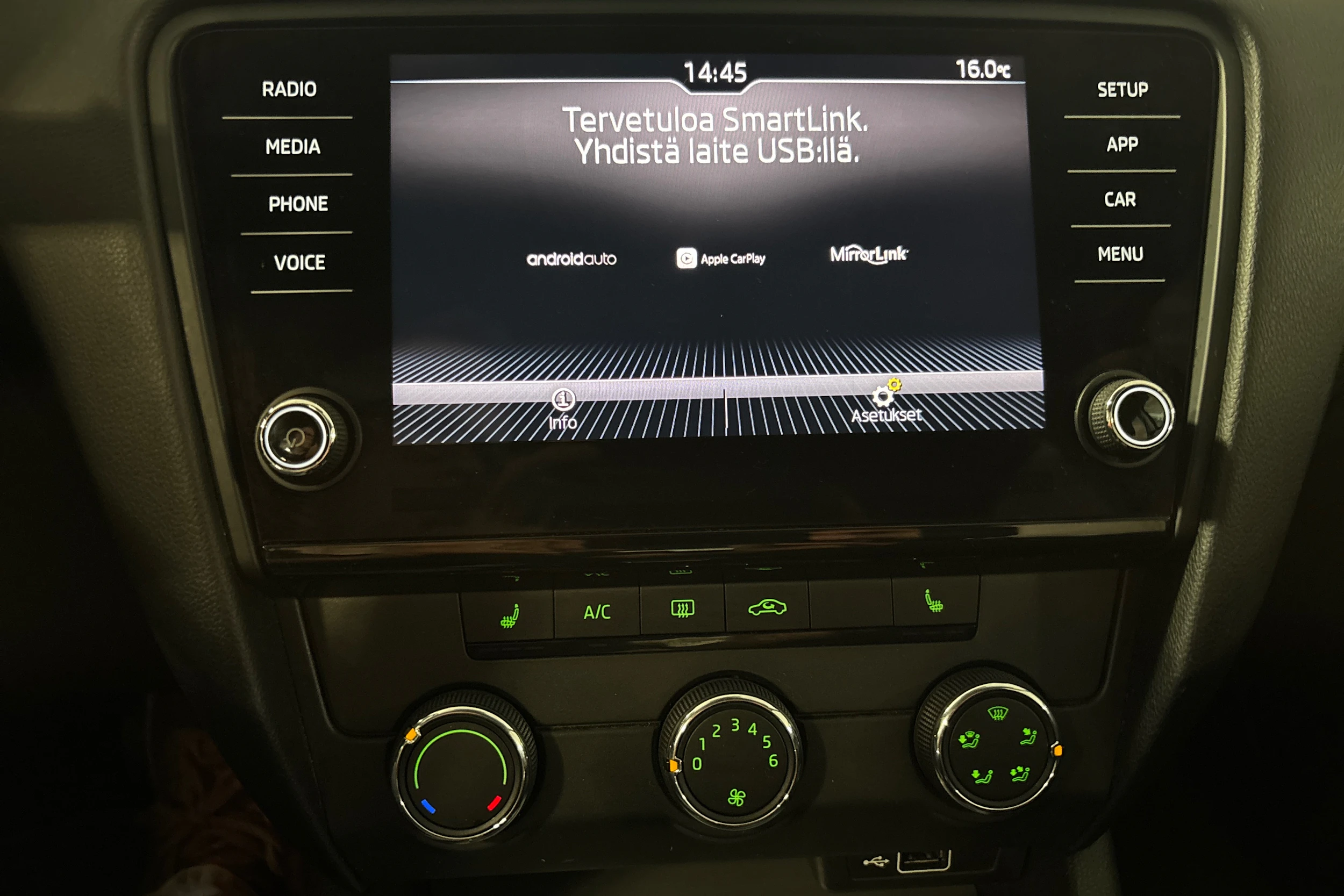 musta Skoda Octavia 2018 kuva 23.