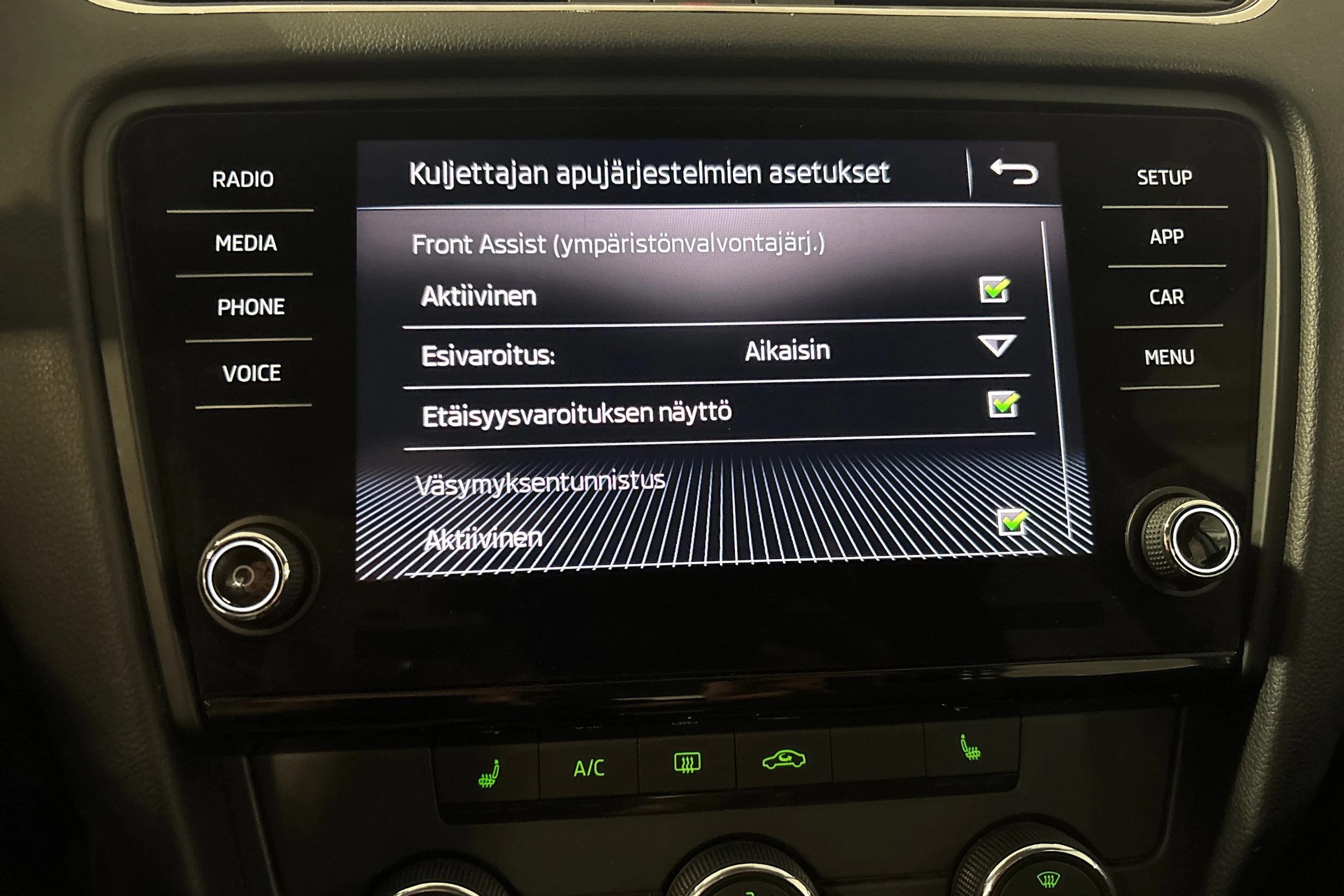 musta Skoda Octavia 2018 kuva 27.