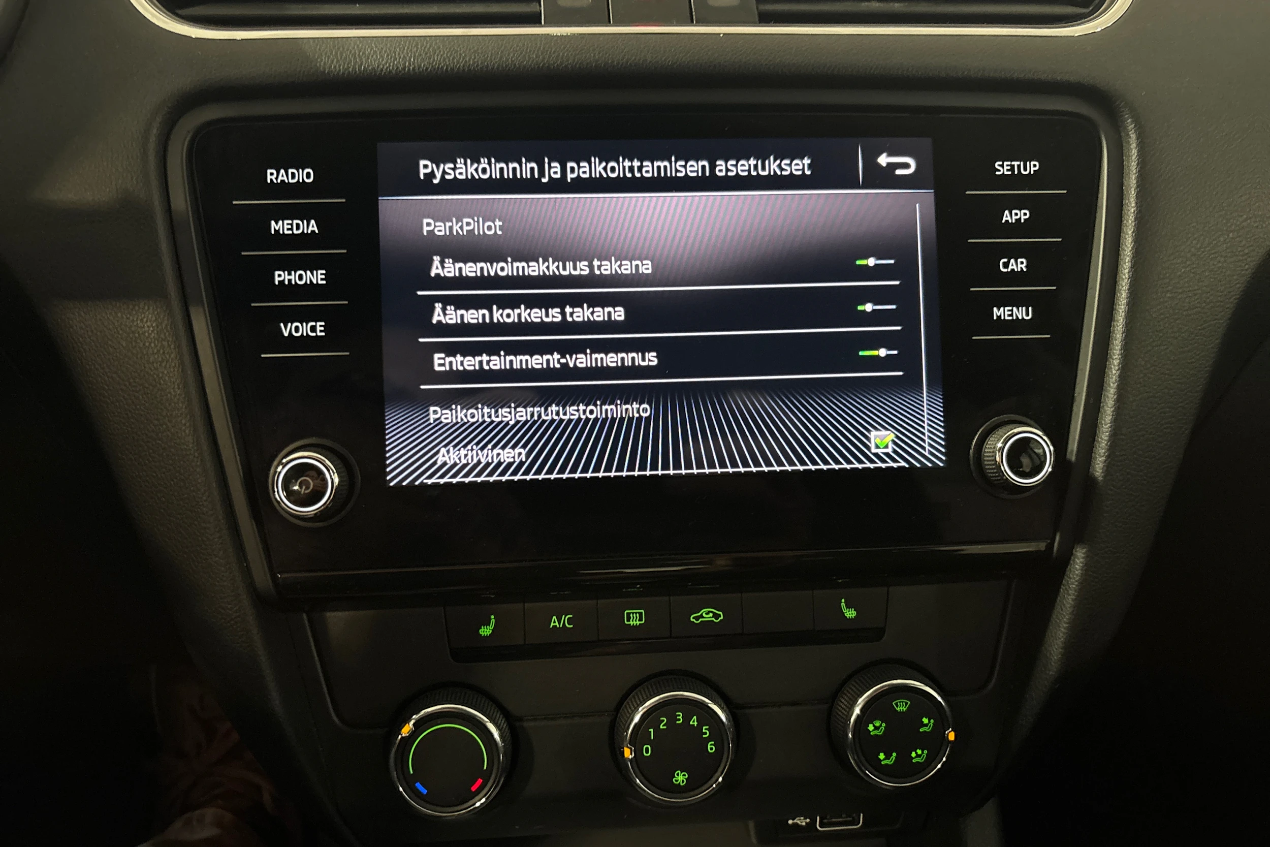 musta Skoda Octavia 2018 kuva 28.