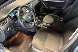 harmaa Skoda Octavia 2018 kuva 7.