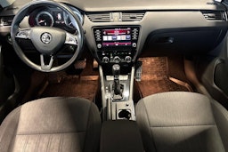 harmaa Skoda Octavia 2018 kuva 9.