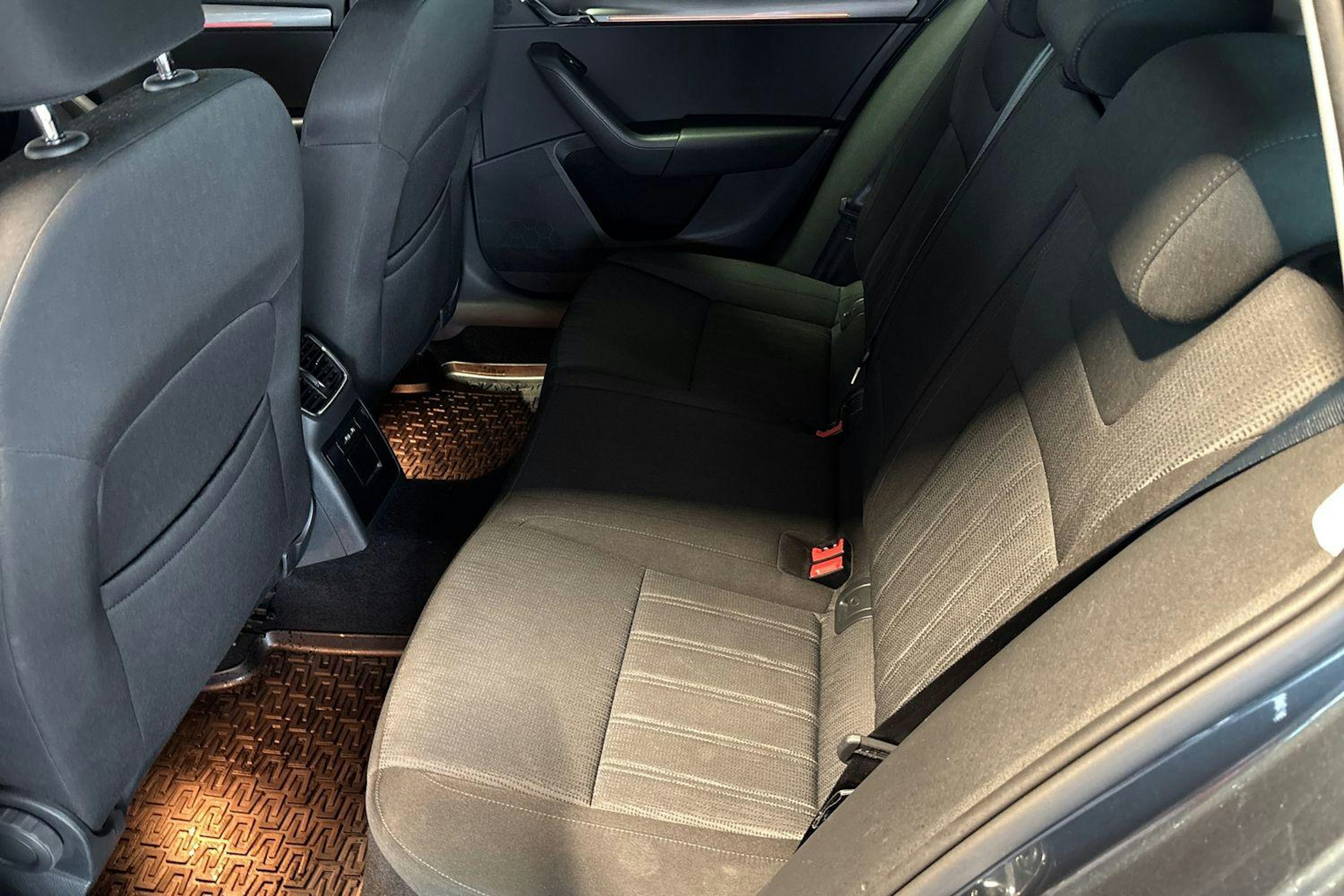 harmaa Skoda Octavia 2018 kuva 10.