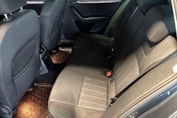 harmaa Skoda Octavia 2018 kuva 10.