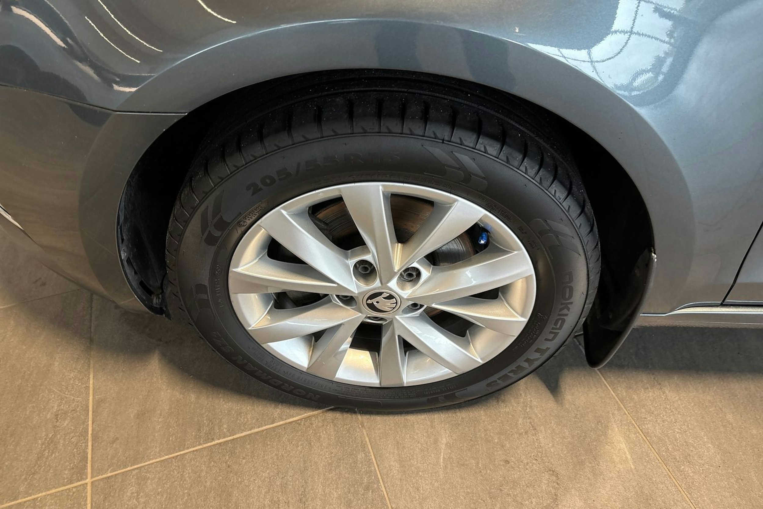 harmaa Skoda Octavia 2018 kuva 11.